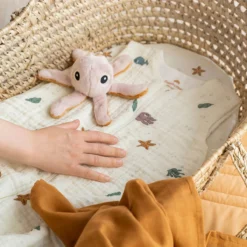 Done By Deer Knuffel Rammelaar Jelly Powder 7 Done By Deer Knuffel Rammelaar Jelly Powder -Speelgoed Winkel image 1987